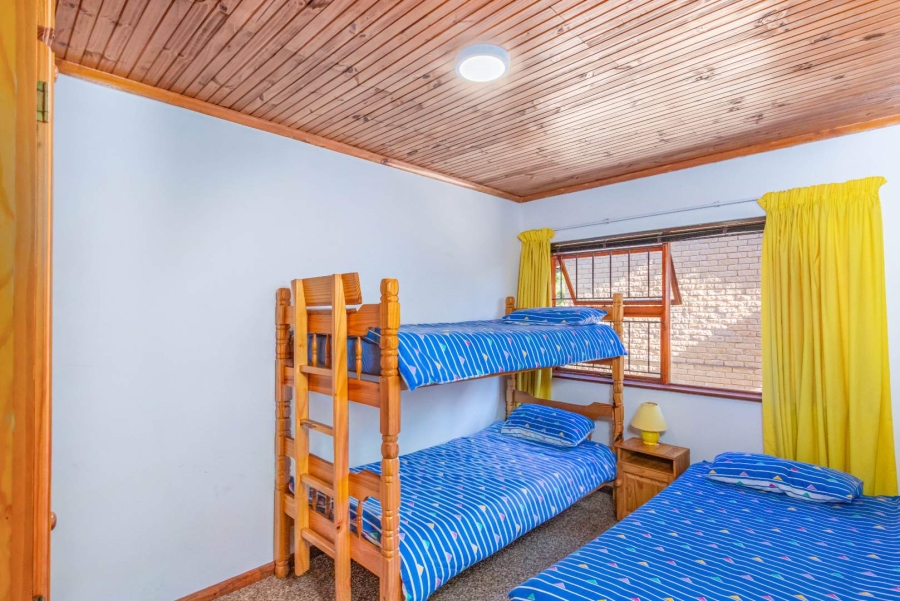 To Let 4 Bedroom Property for Rent in Brenton On Lake Western Cape